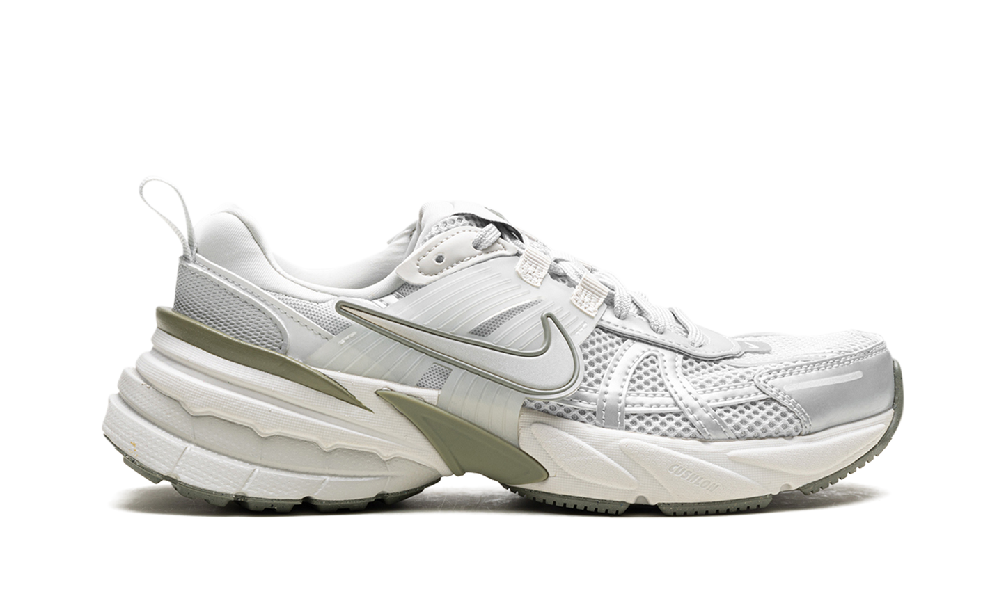 V2K Run WMNS "Photon Dust Light Silver"