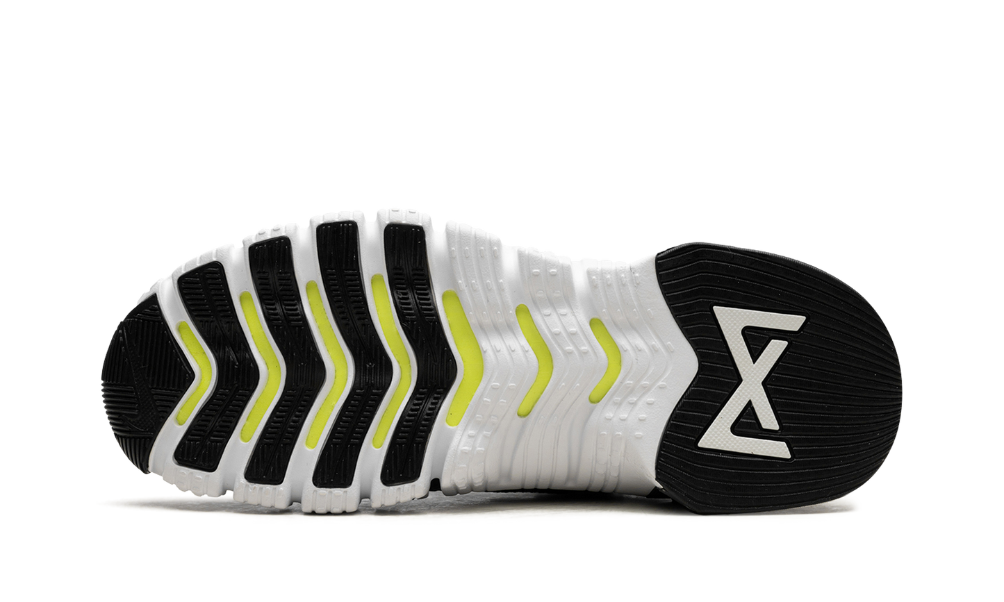 FREE METCON 3 WMNS "Black / White"