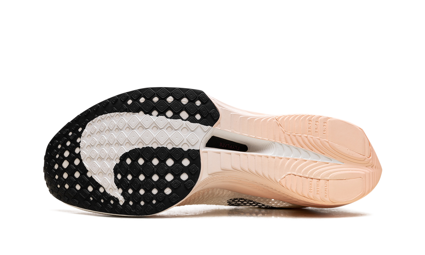 ZoomX Invincible Run 3 WMNS "Sail Guava Ice"