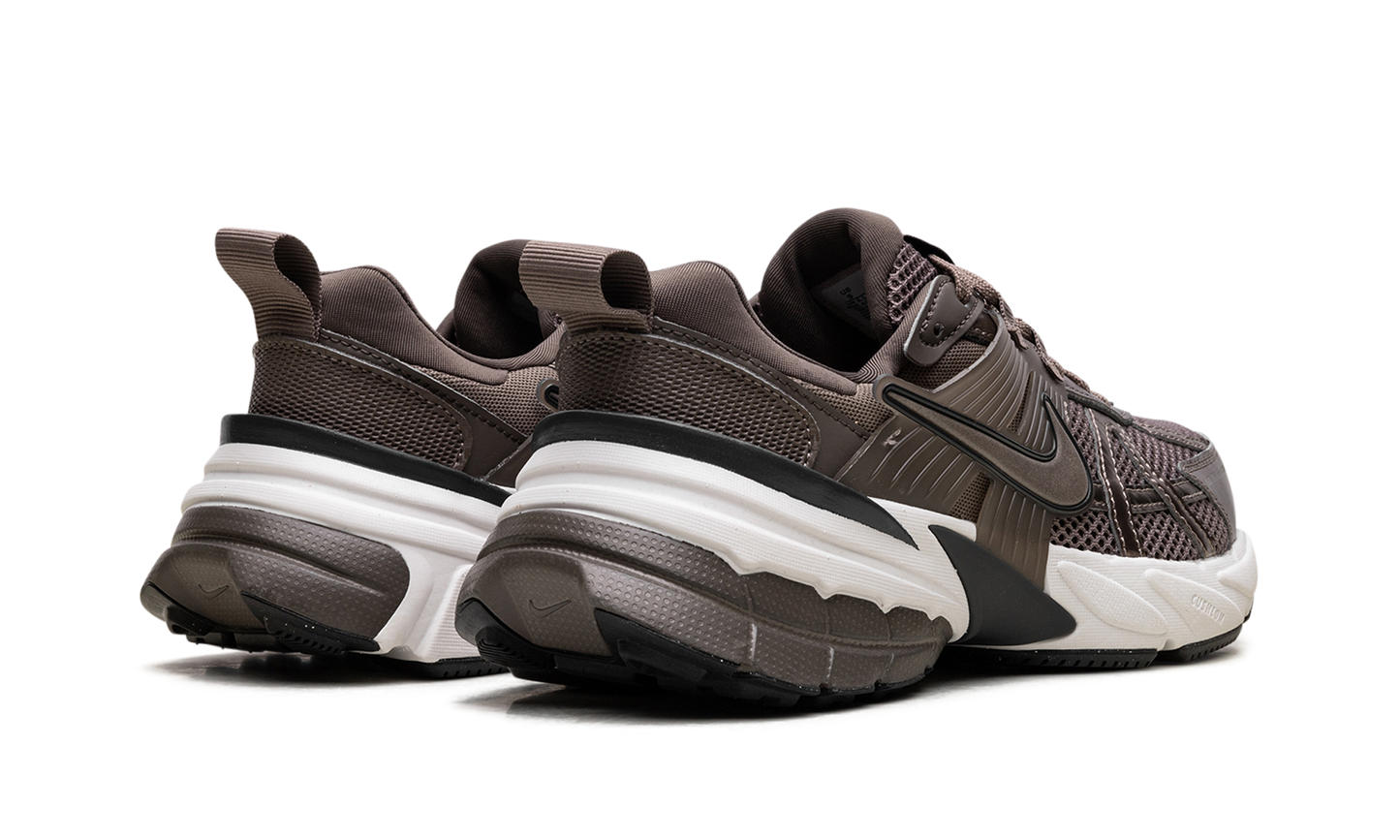 V2K Run WMNS "Mink Brown Ironstone Team Anthracite"