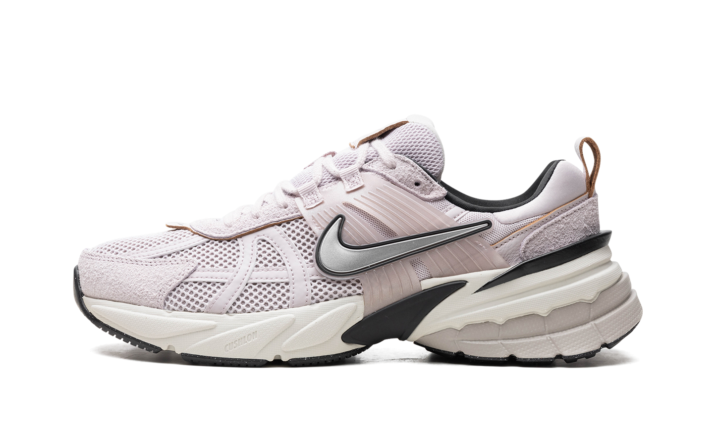 V2K Run Wmns "Platinum Violet"