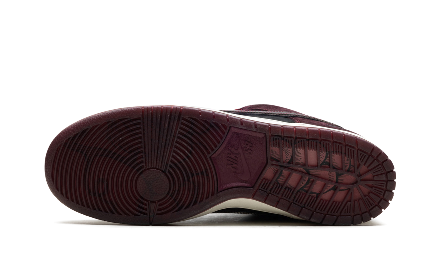 SB Dunk Low "Riot Skateshop"