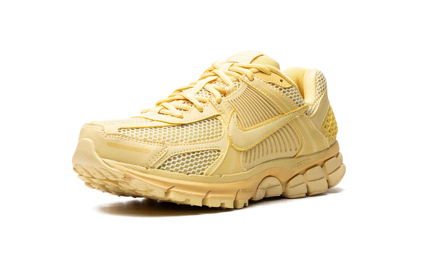 Zoom Vomero 5 "Saturn Gold"