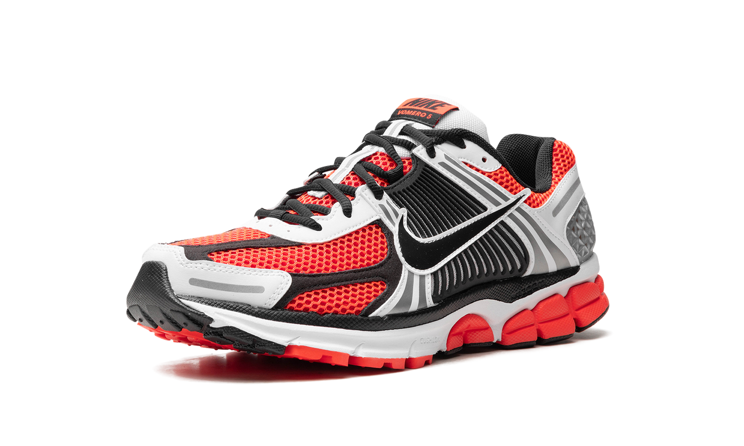 Zoom Vomero 5 SE "Bright Crimson"