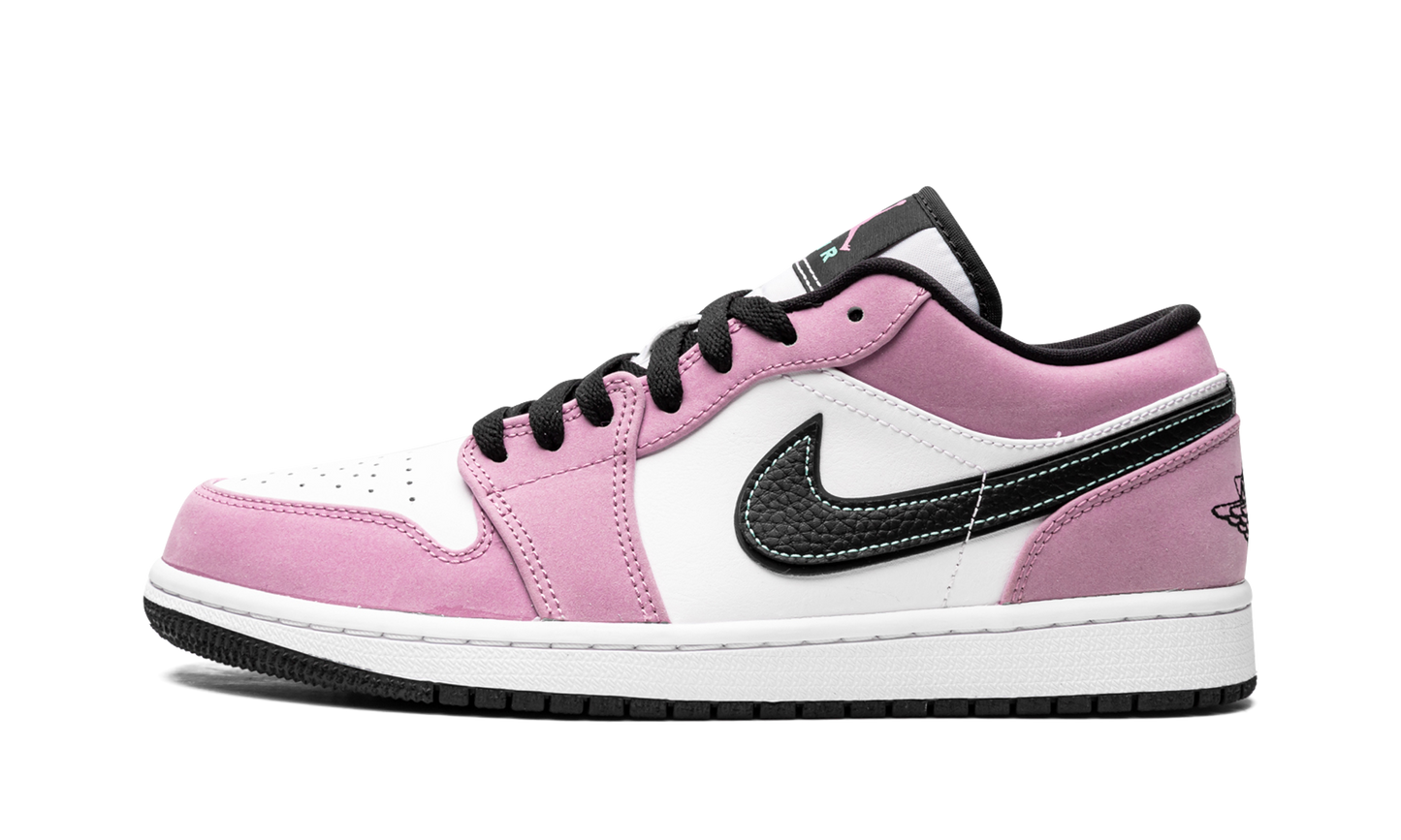 Air Jordan 1 Low SE "Violet Shock"