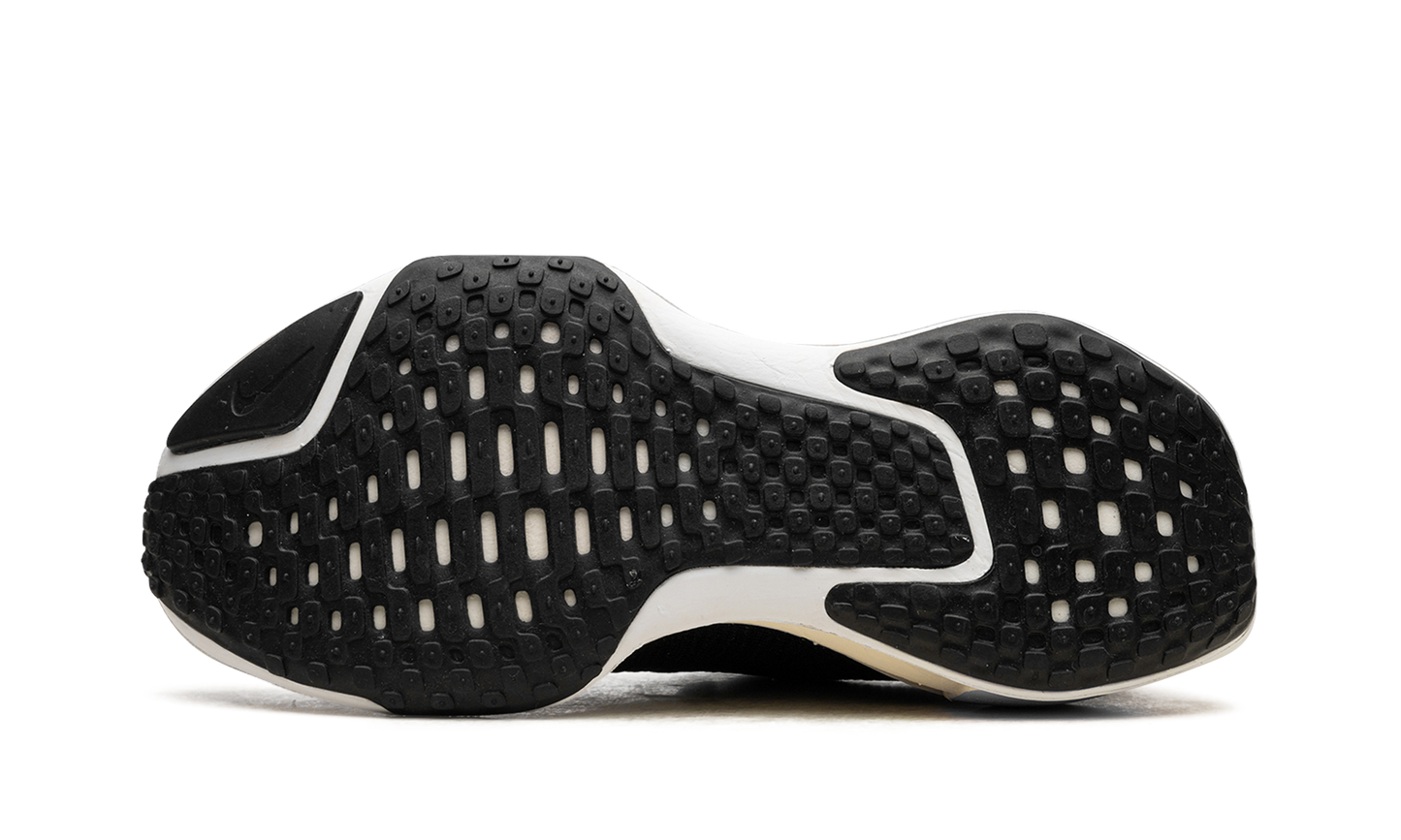 ZOOMX INVINCIBLE RUN 3 WMNS "Black White"