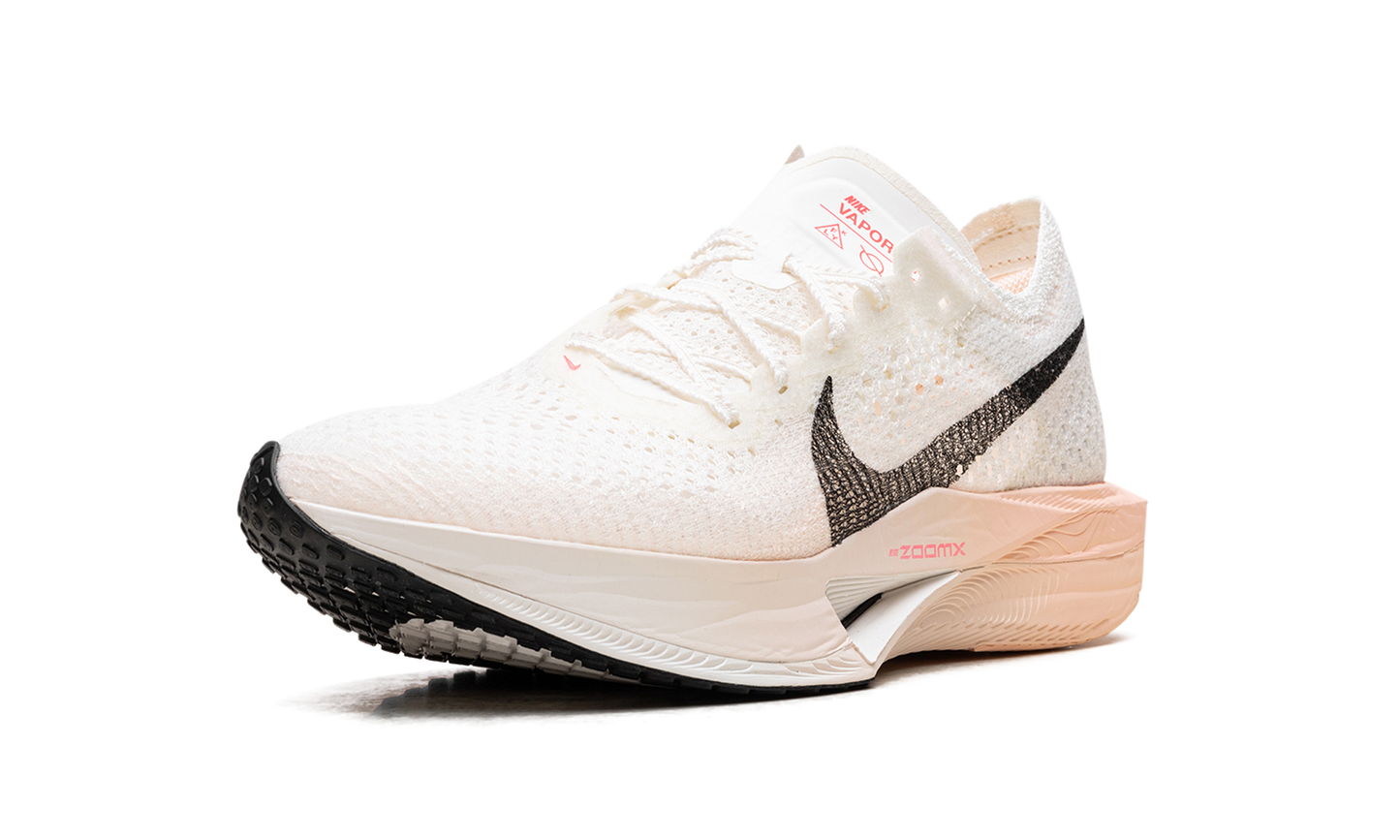 ZoomX Invincible Run 3 WMNS "Sail Guava Ice"