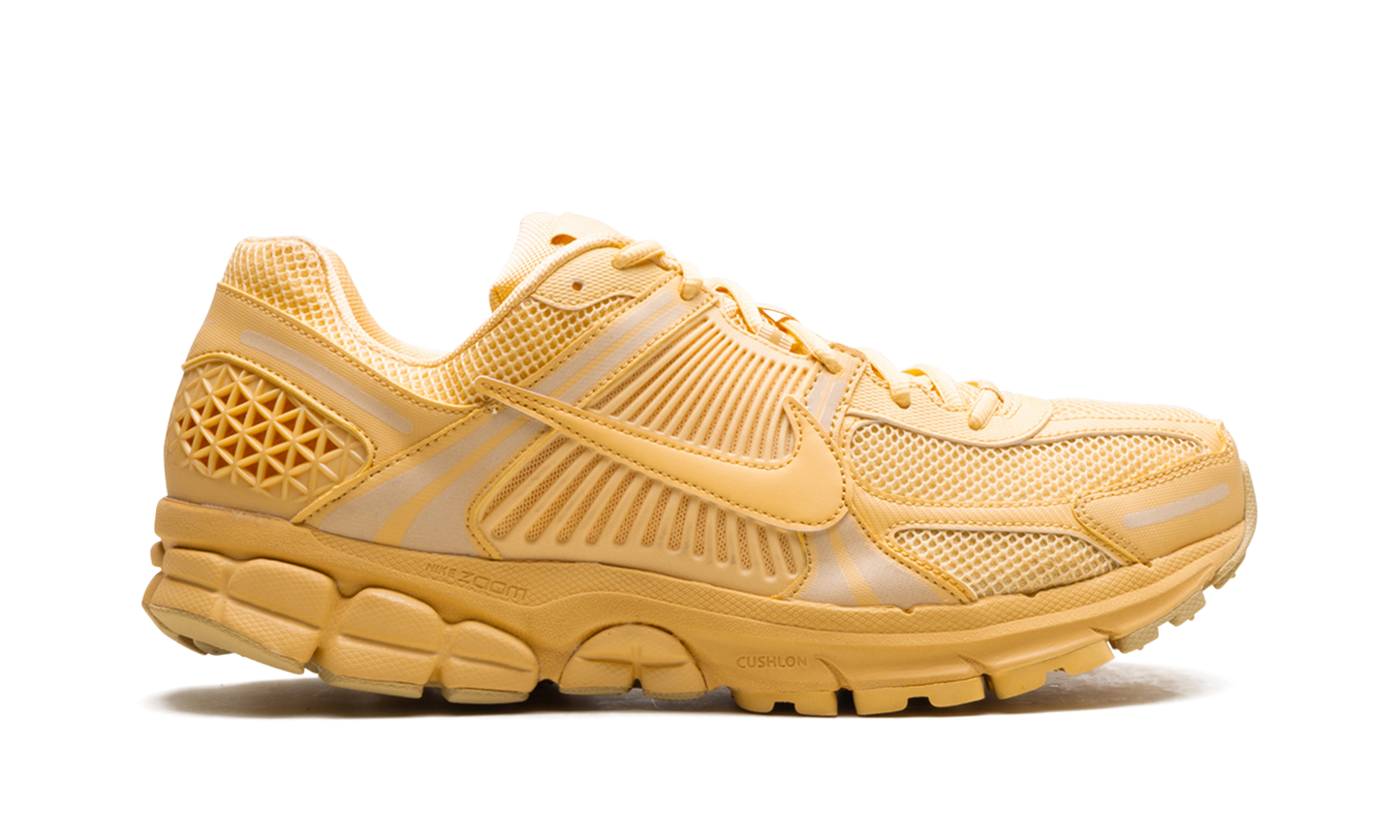 Zoom Vomero 5 "Celestial Gold"