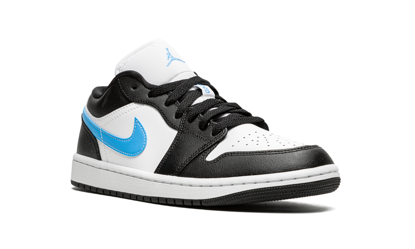 AIR JORDAN 1 LOW WMNS "Black / University Blue"