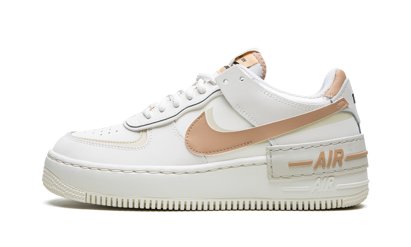 AF1 SHADO WMNS "Sail Fossil Light Bone"