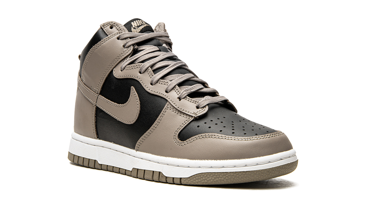 DUNK HIGH WMNS "Moon Fossil"