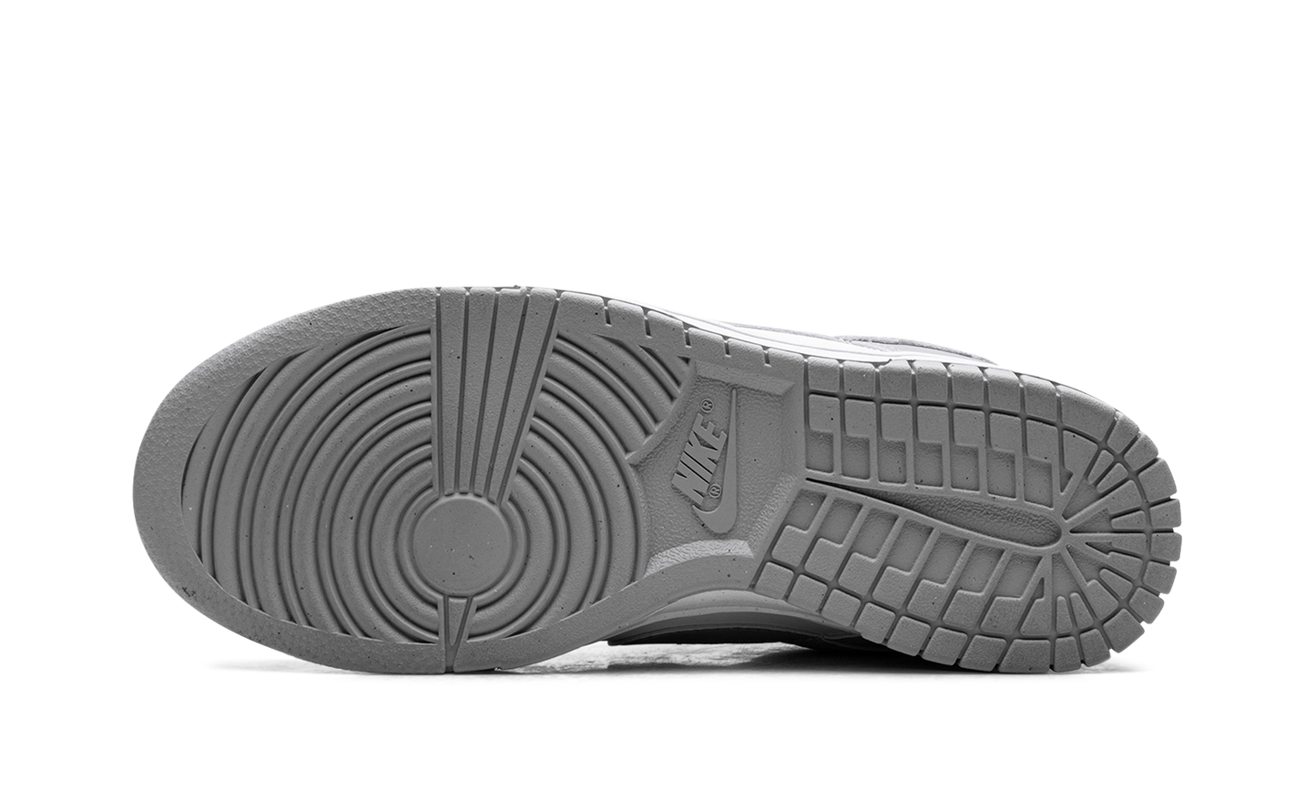 Dunk Low Next Nature WMNS "Light Smoke Grey"