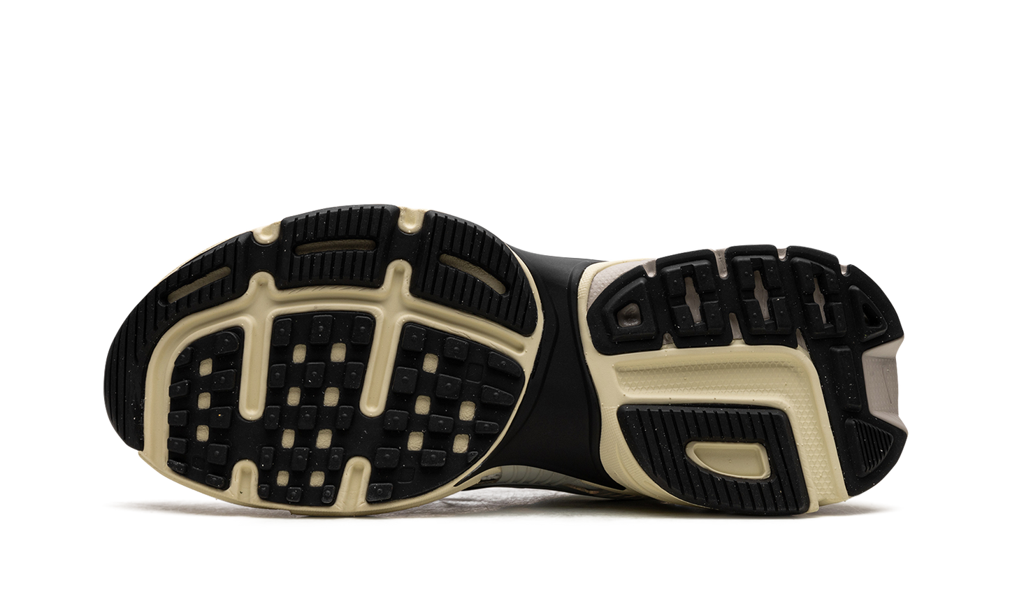 V2K RUN WMNS "Metallic Silver"
