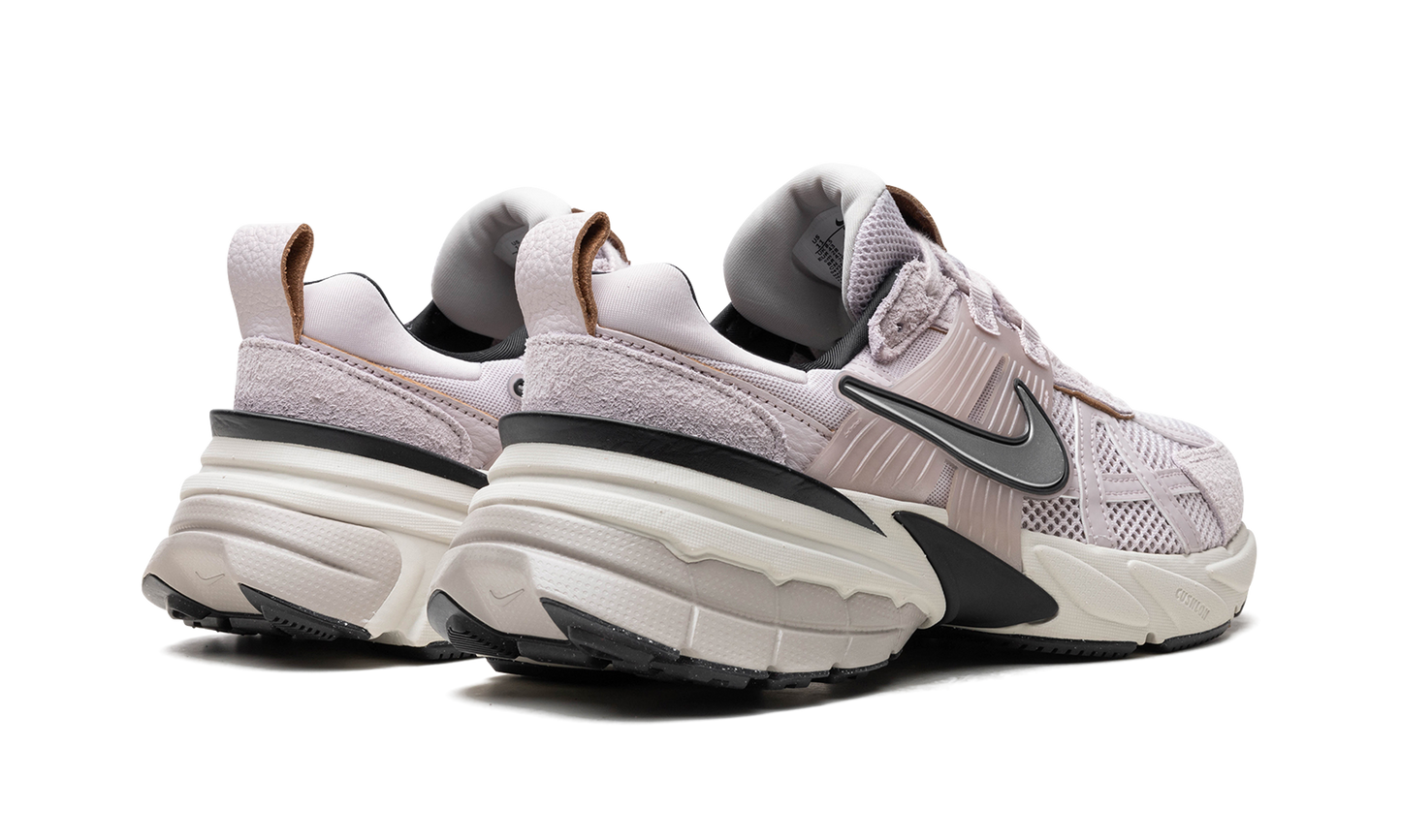 V2K Run Wmns "Platinum Violet"