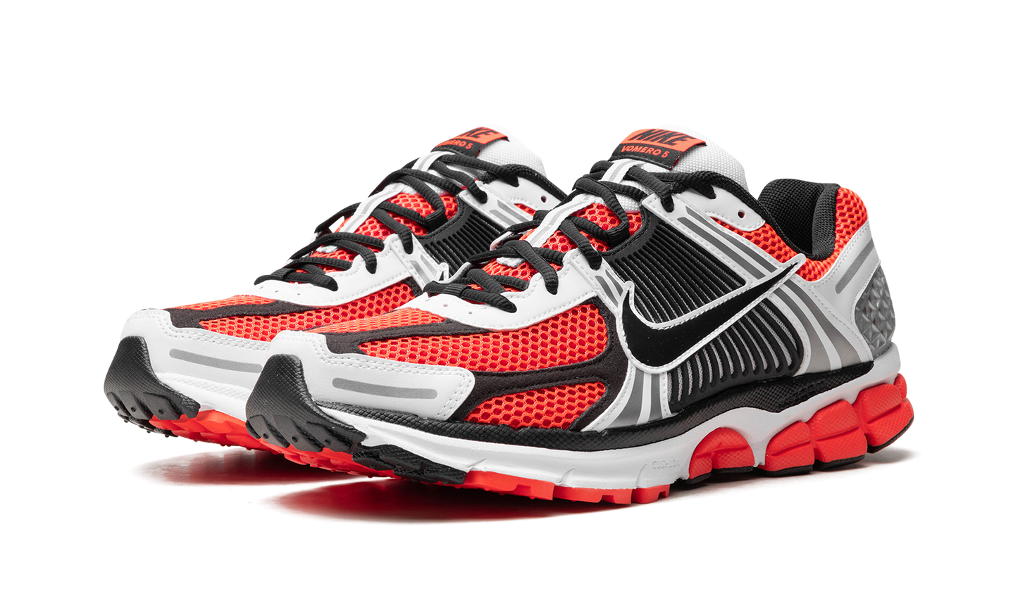 Zoom Vomero 5 SE "Bright Crimson"