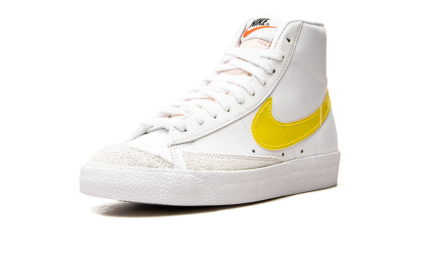 BLAZER MID 77 ESSENTIAL WMNS "Translucent Yellow Swoosh"