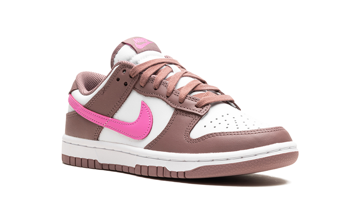 DUNK LOW WMNS "Smokey Mauve"