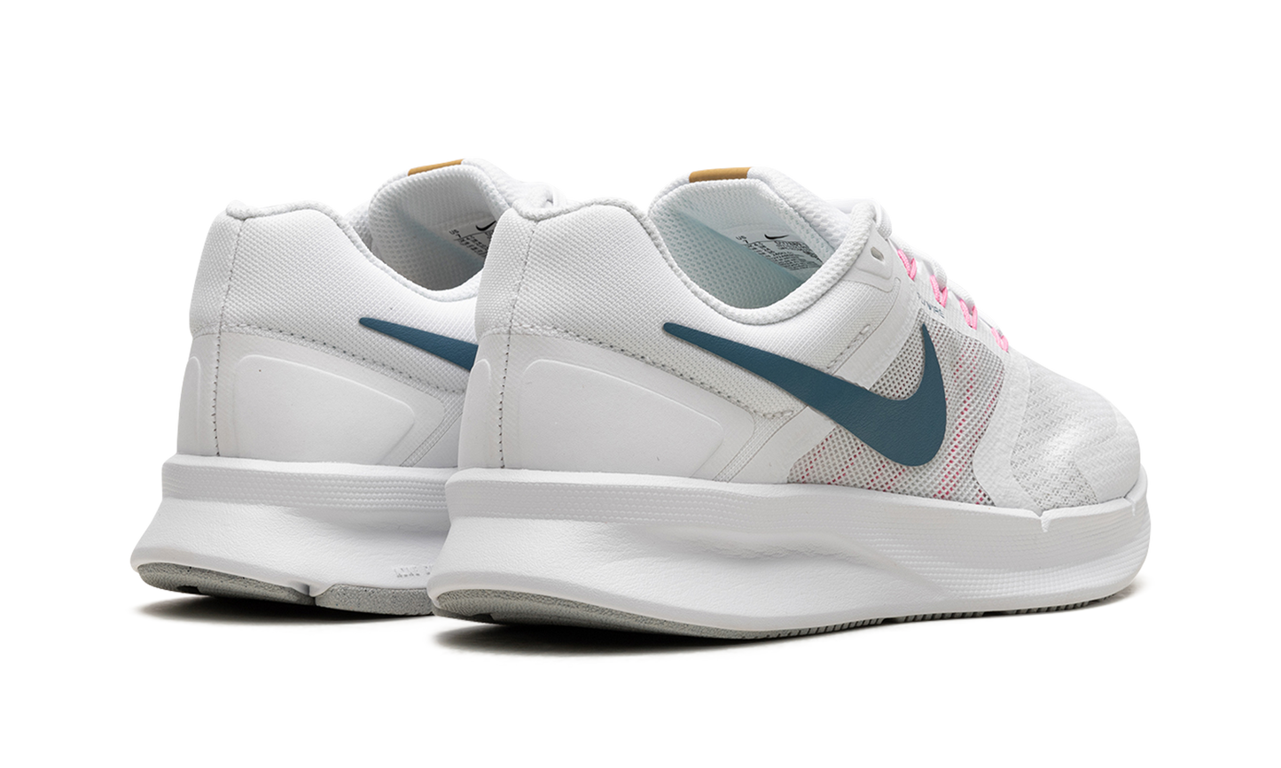 RUN SWIFT 3 WMNS "White Aqua Pink"