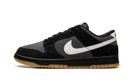 Dunk Low SE "Black Grey Gum"