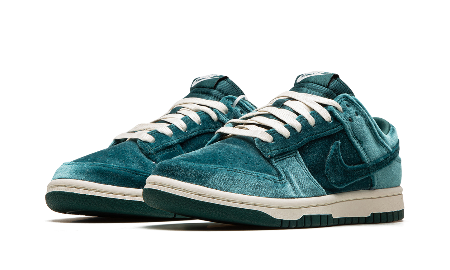 DUNK LO MNS WMNS "Green Velvet"