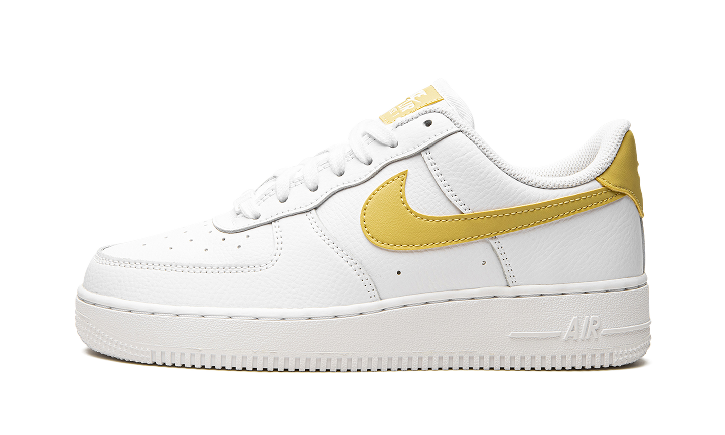 AIR FORCE 1 LO MNS WMNS "White / Saturn Gold"