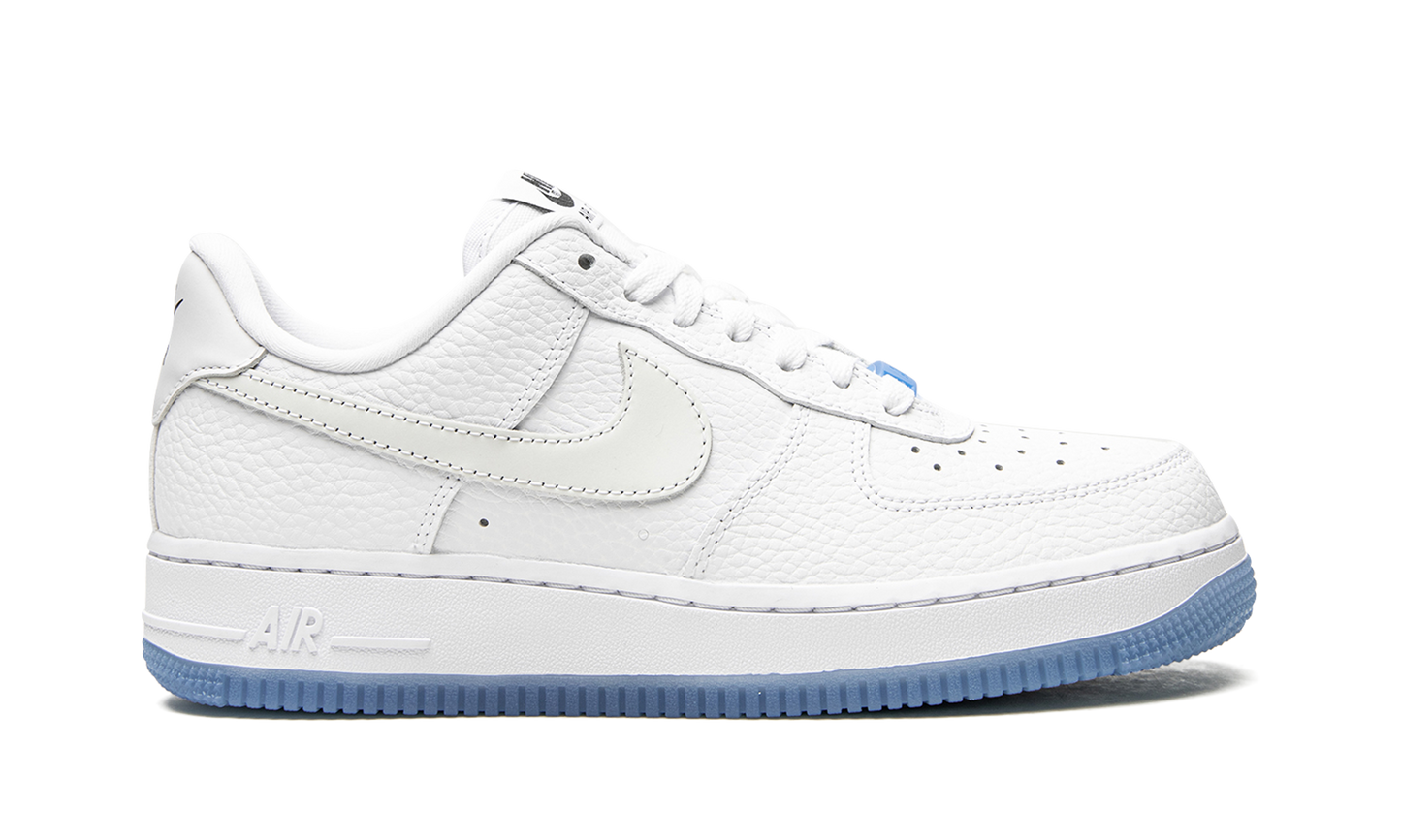 AIR FORCE 1 LO WMNS "UV Reactive Swoosh"