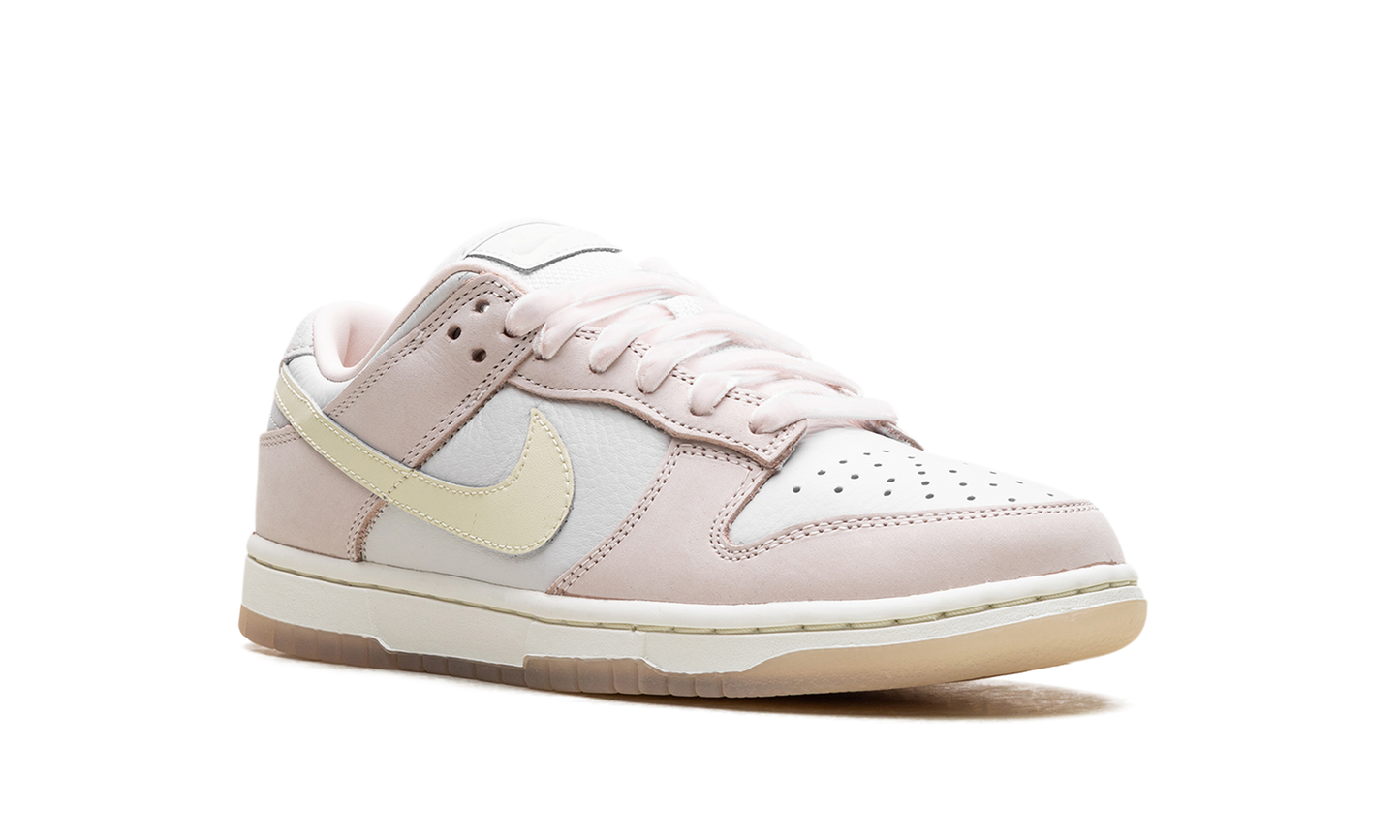 Dunk Low WMNS "Light Soft Pink"