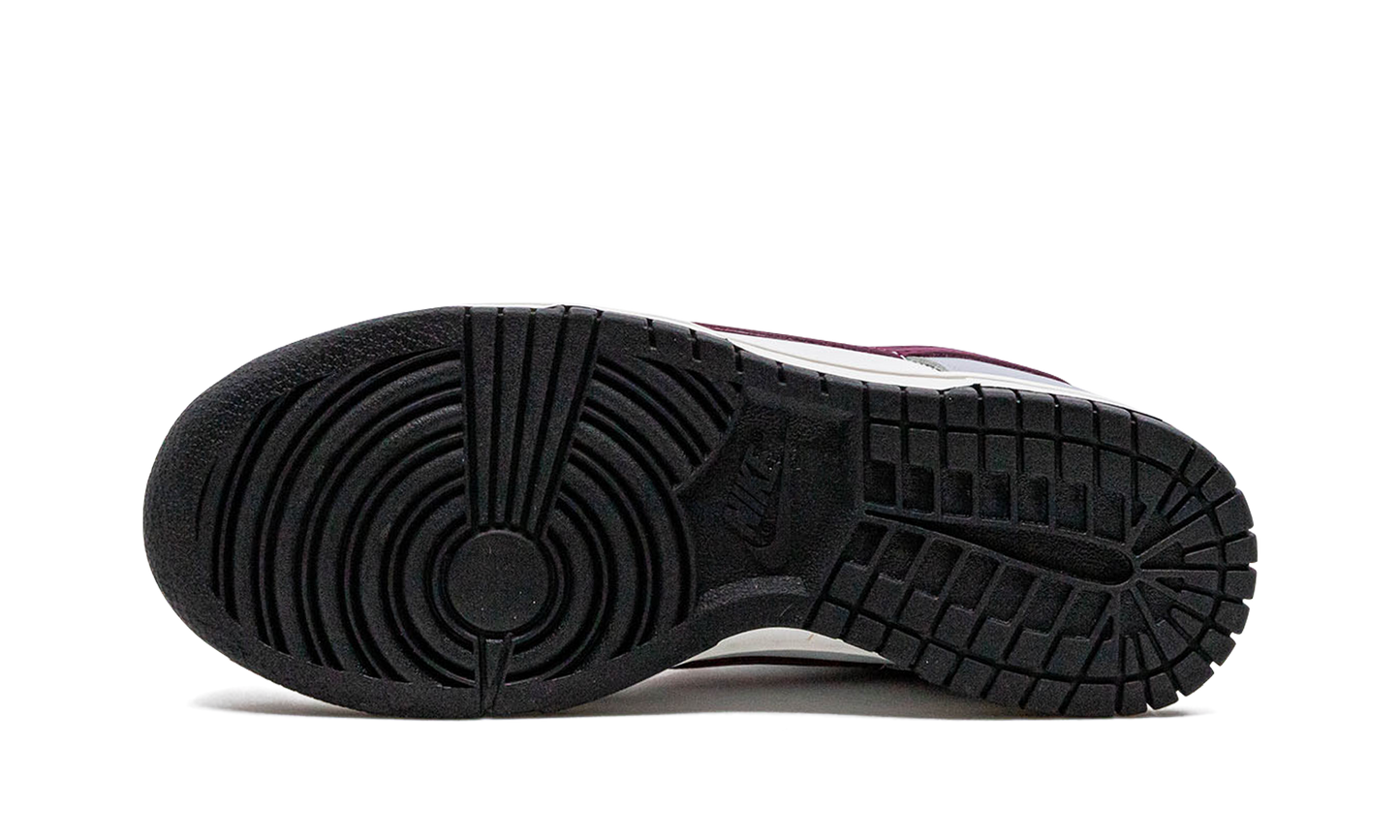 DUNK LOW WMNS "Pale Ivory / Redwood"