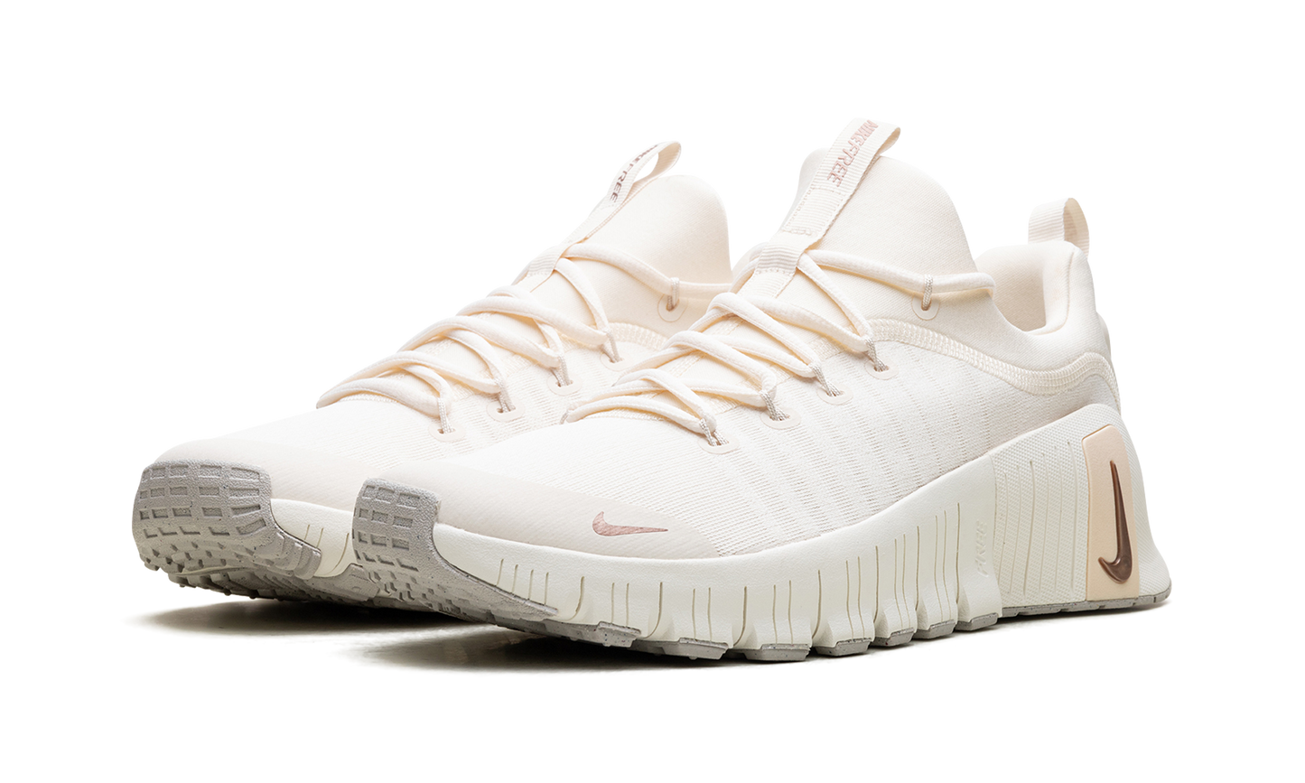 Free Metcon 6 WMNS "Pale Ivory / Guava Ice / Sail / Metallic Red Bronze"