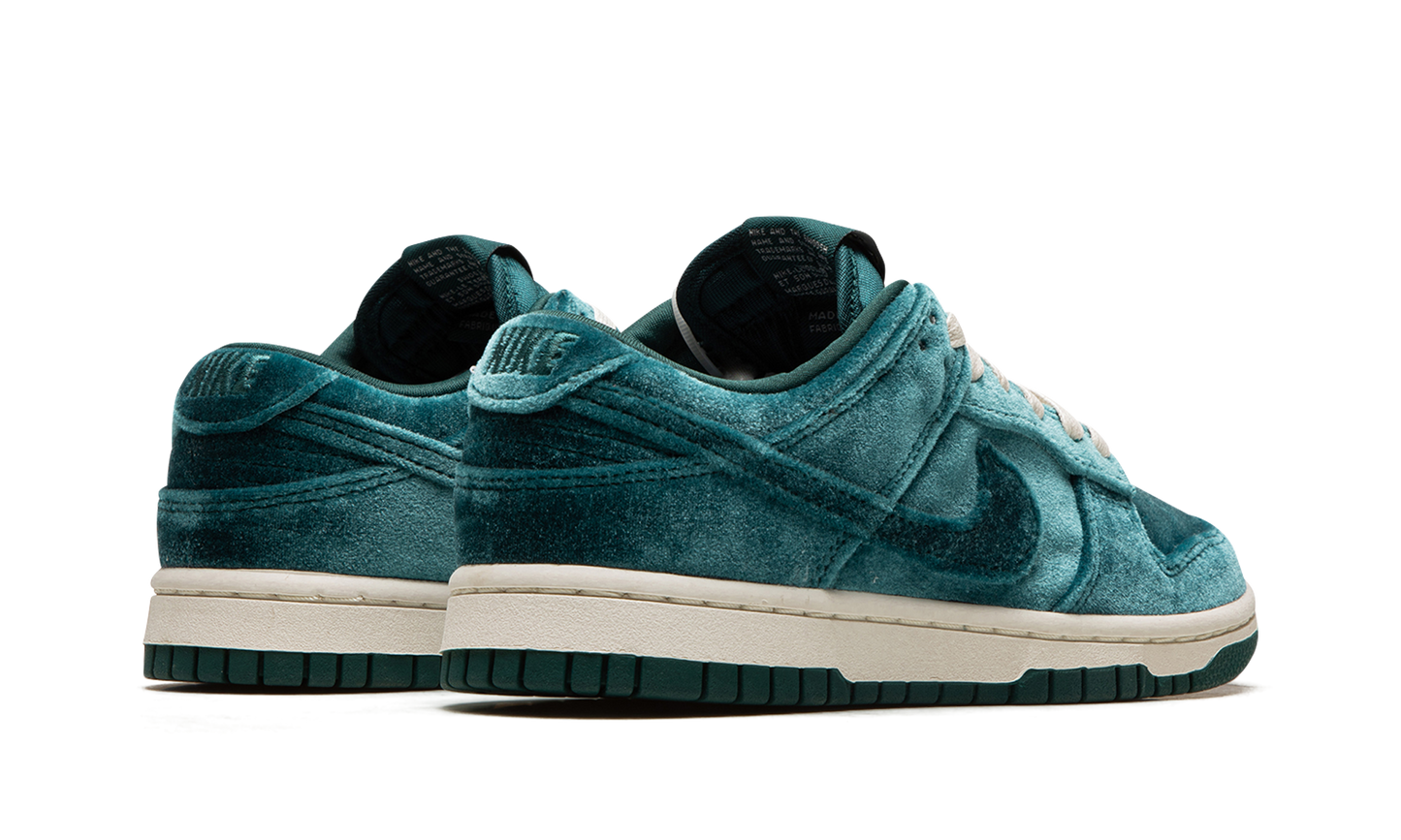 DUNK LO MNS WMNS "Green Velvet"
