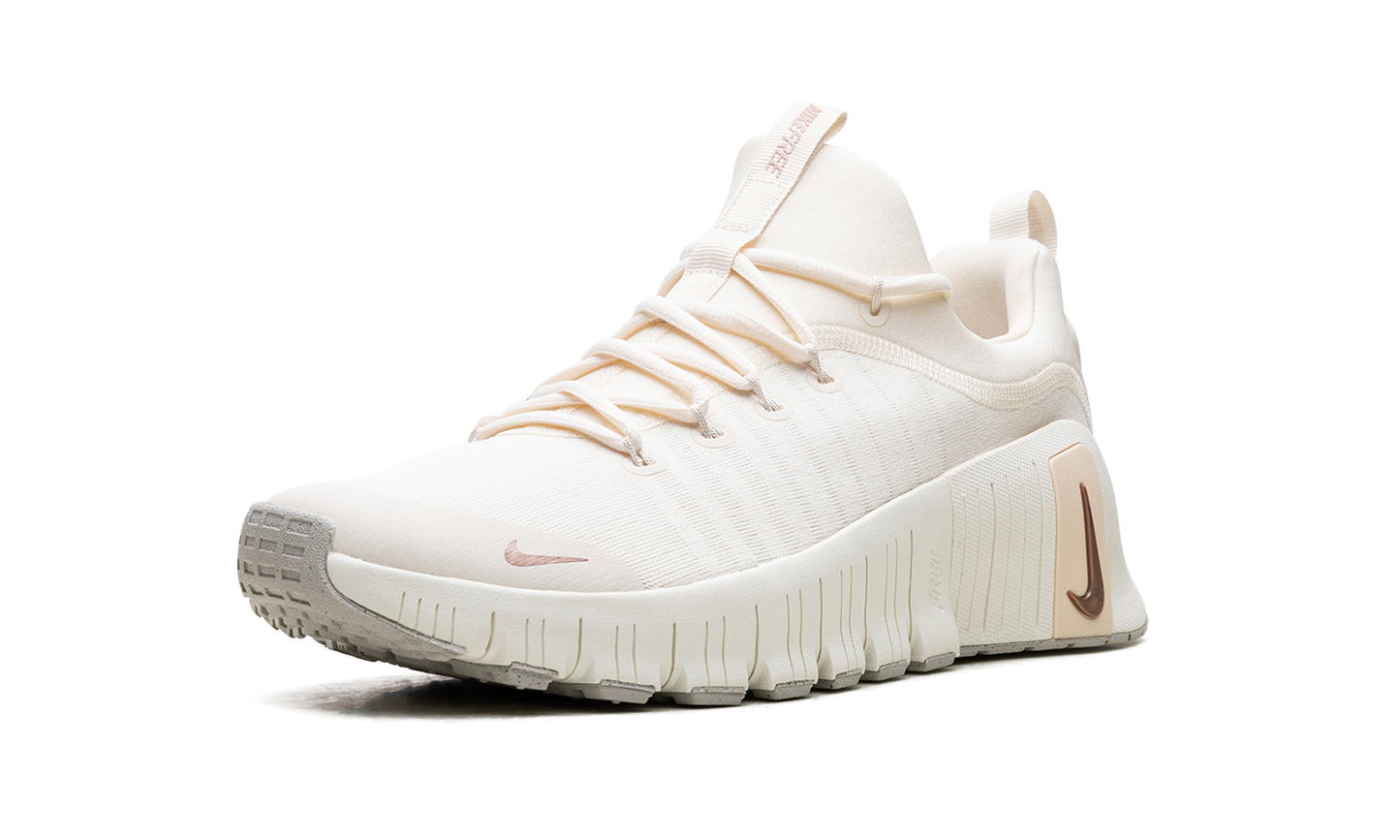 Free Metcon 6 WMNS "Pale Ivory / Guava Ice / Sail / Metallic Red Bronze"