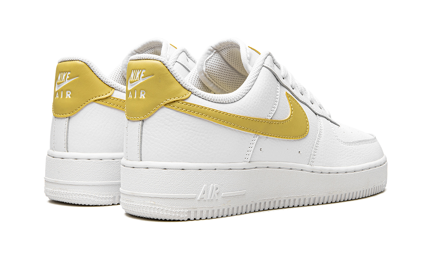 AIR FORCE 1 LO MNS WMNS "White / Saturn Gold"