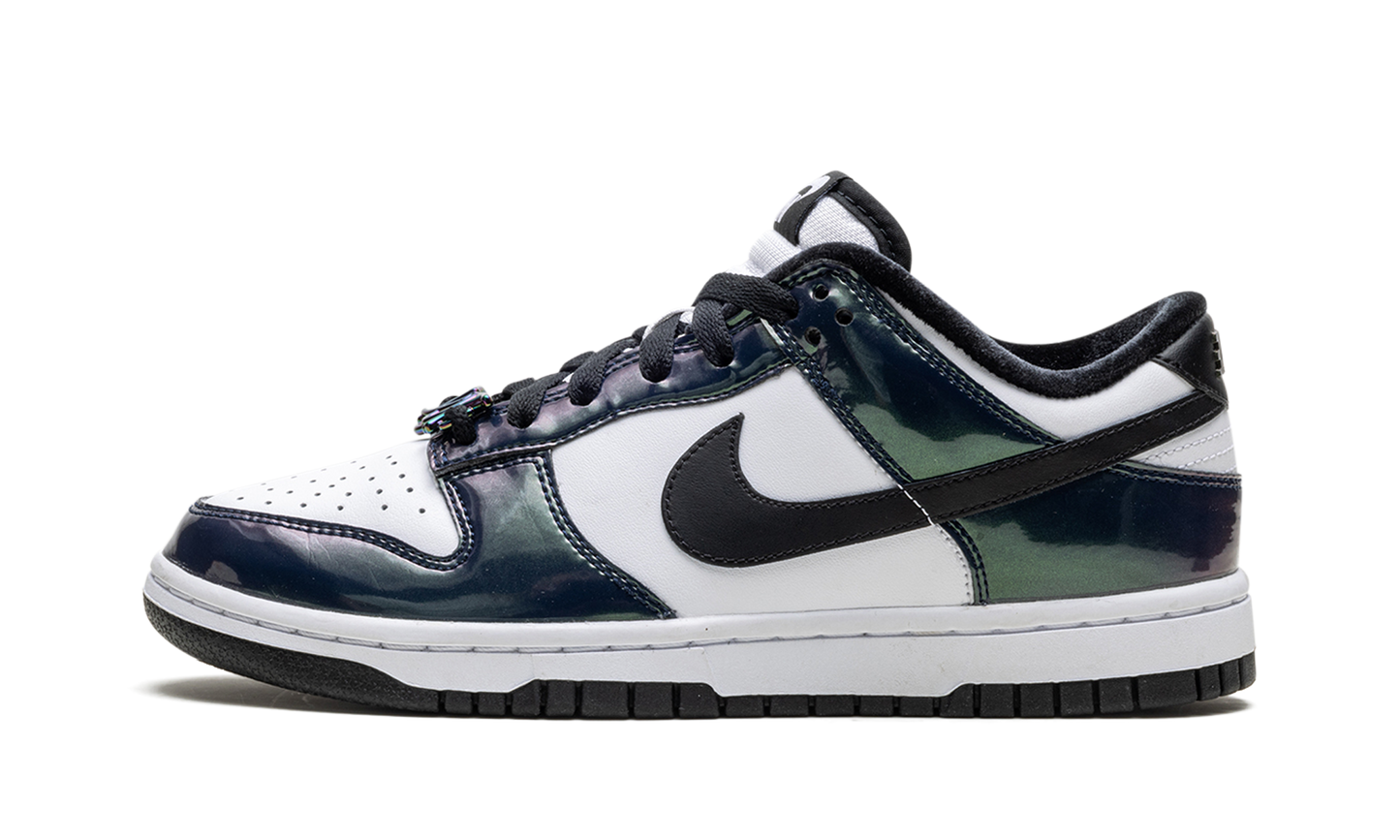 Dunk Low SE WMNS "Just Do It Iridescent"