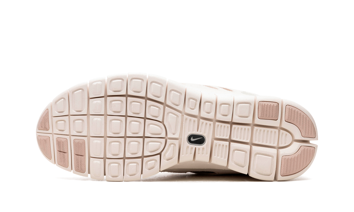 FREE RUN 2 WMNS "Pure Platinum"