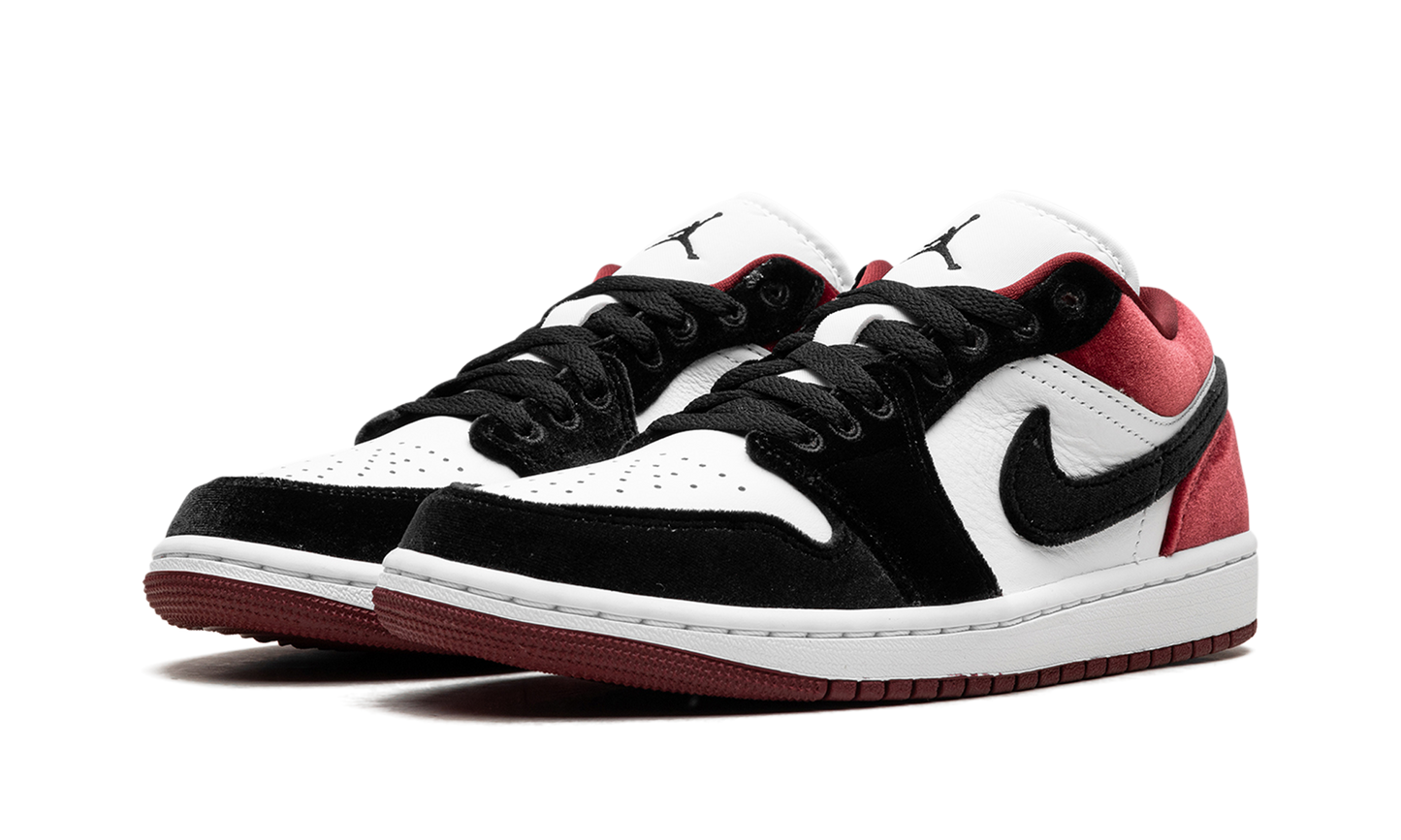 Jordan 1 Low SE WMNS "Velvet Black Toe"