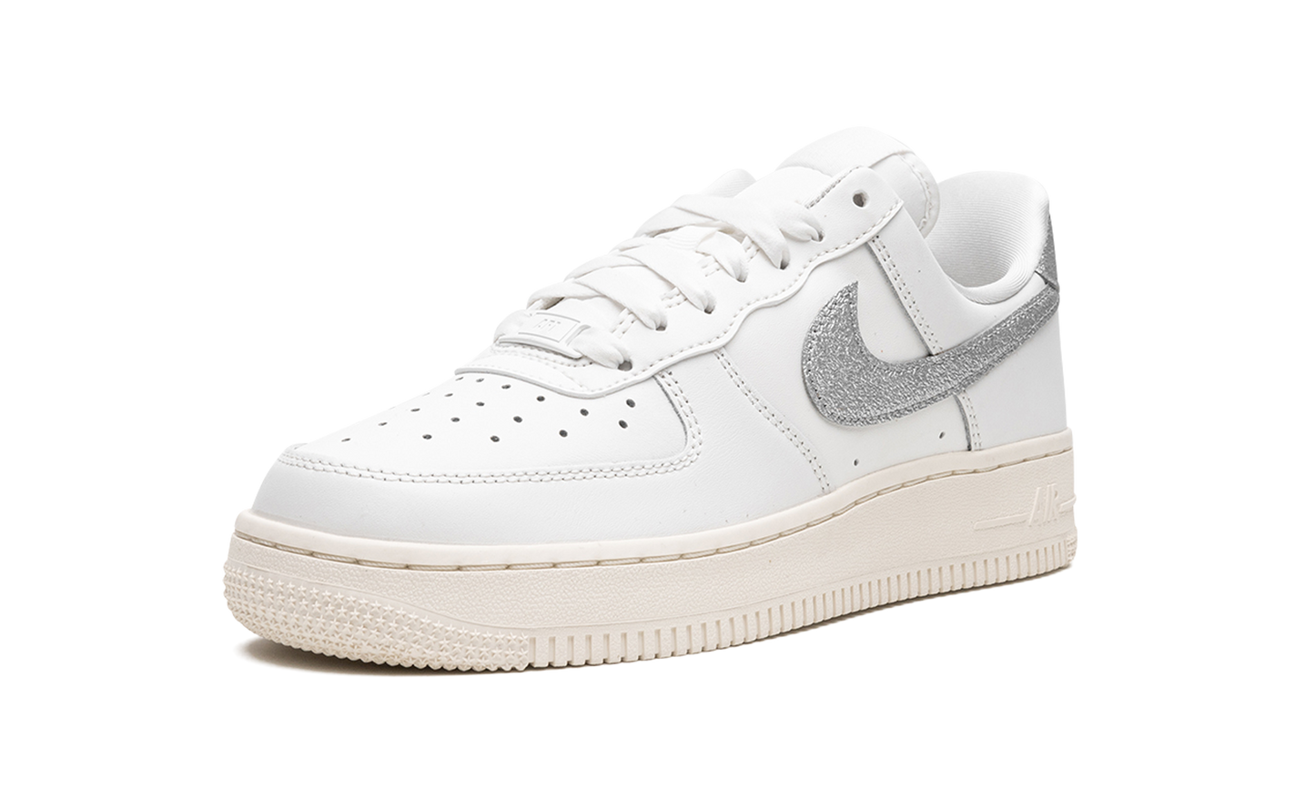 AIR FORCE 1 '07 MNS WMNS "Summit White Sail White Metallic Silver"