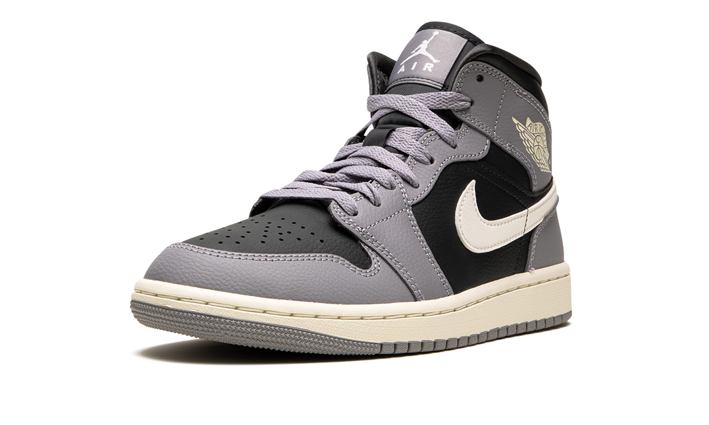 AIR JORDAN 1 MID WMNS "CEMENT GREY"