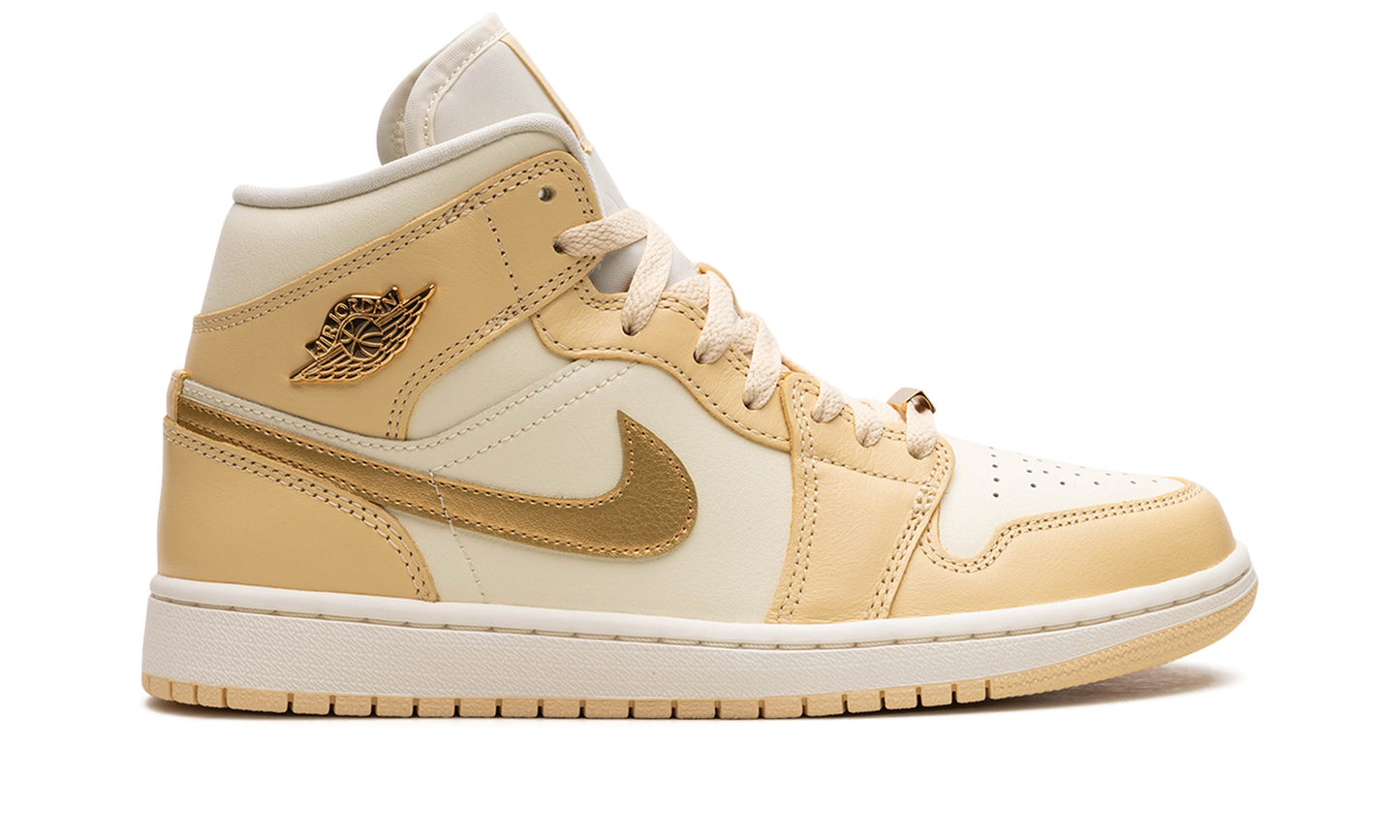 AIR JORDAN 1 MID WMNS "Pale Vanilla"
