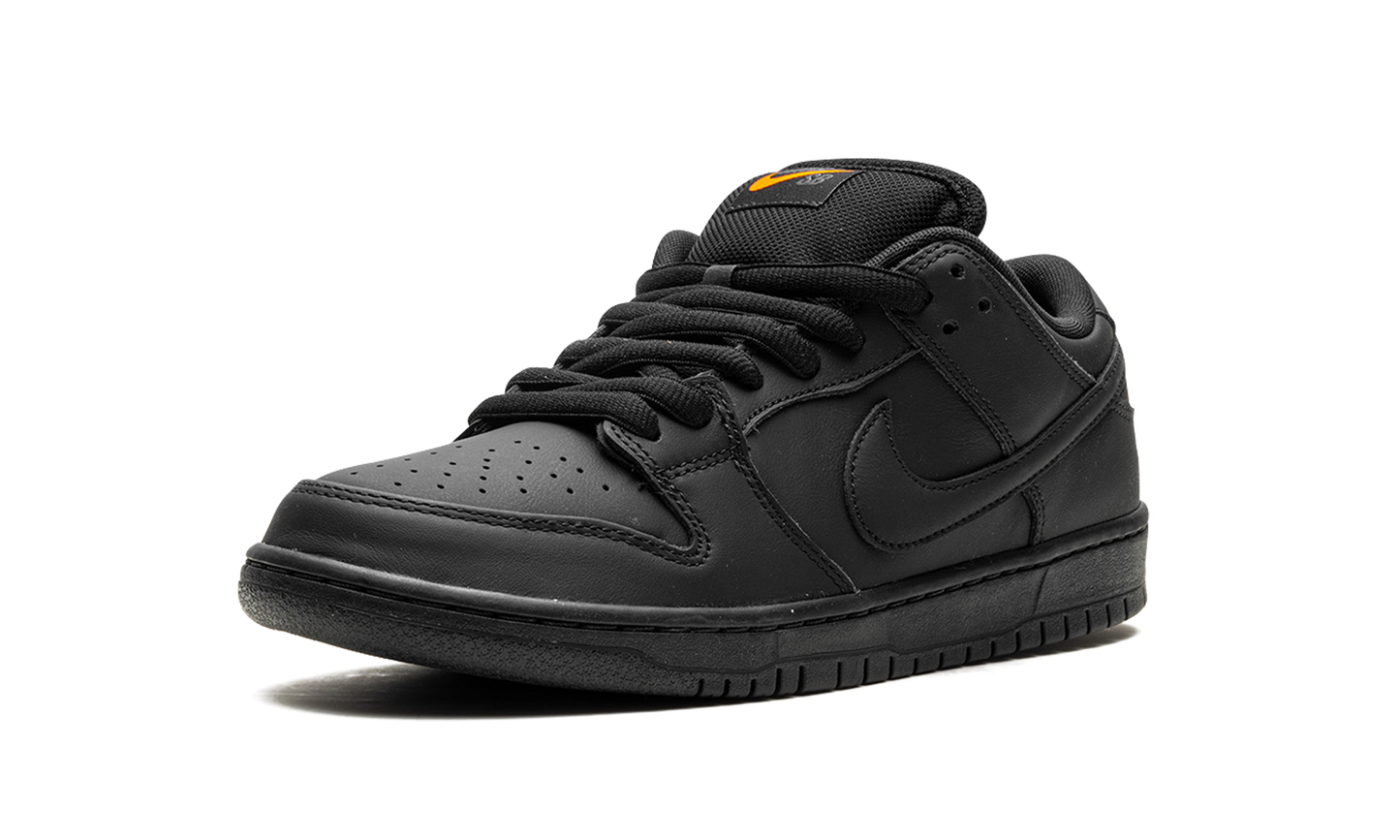 SB Dunk "Triple Black"