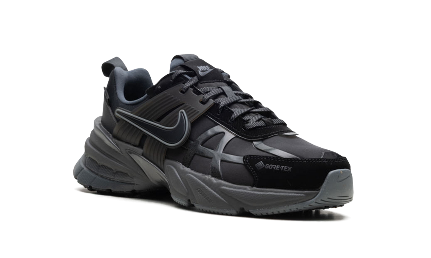 V2K Run WMNS "Gore-Tex Black Iron Grey"