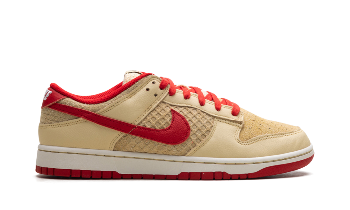 Dunk Low "STRAWBERRY WAFFLE"
