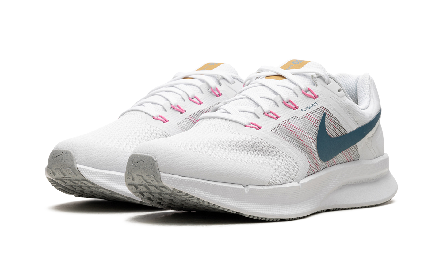 RUN SWIFT 3 WMNS "White Aqua Pink"