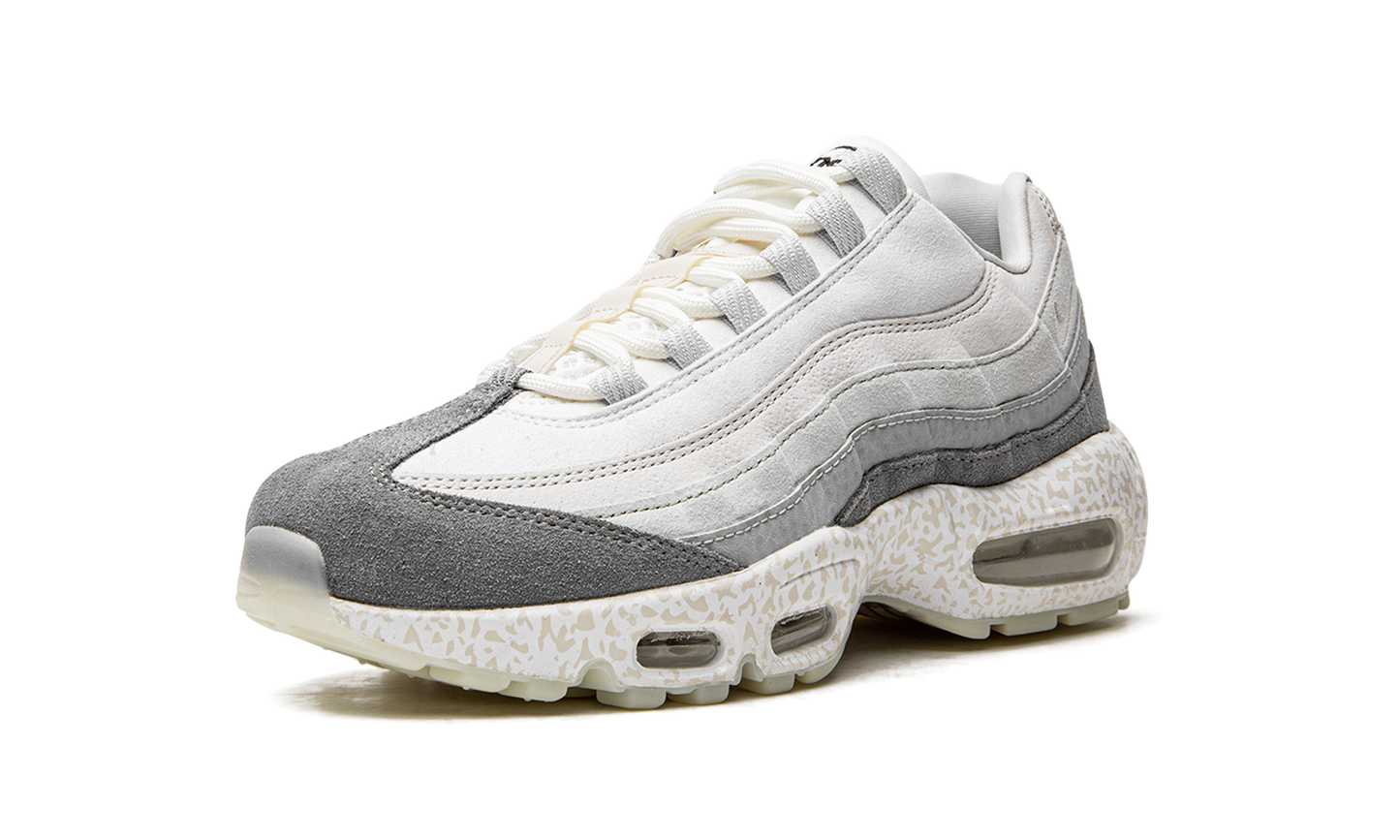 Air Max 95 QS "Light Bone-Glow in the Dark"