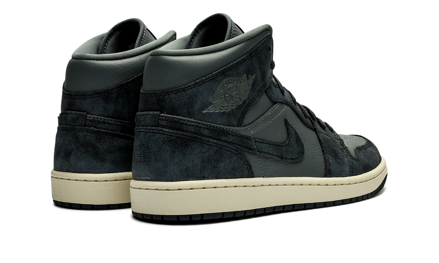 AIR JORDAN 1 MID WMNS "DISTRESSED SMOKE GREY"