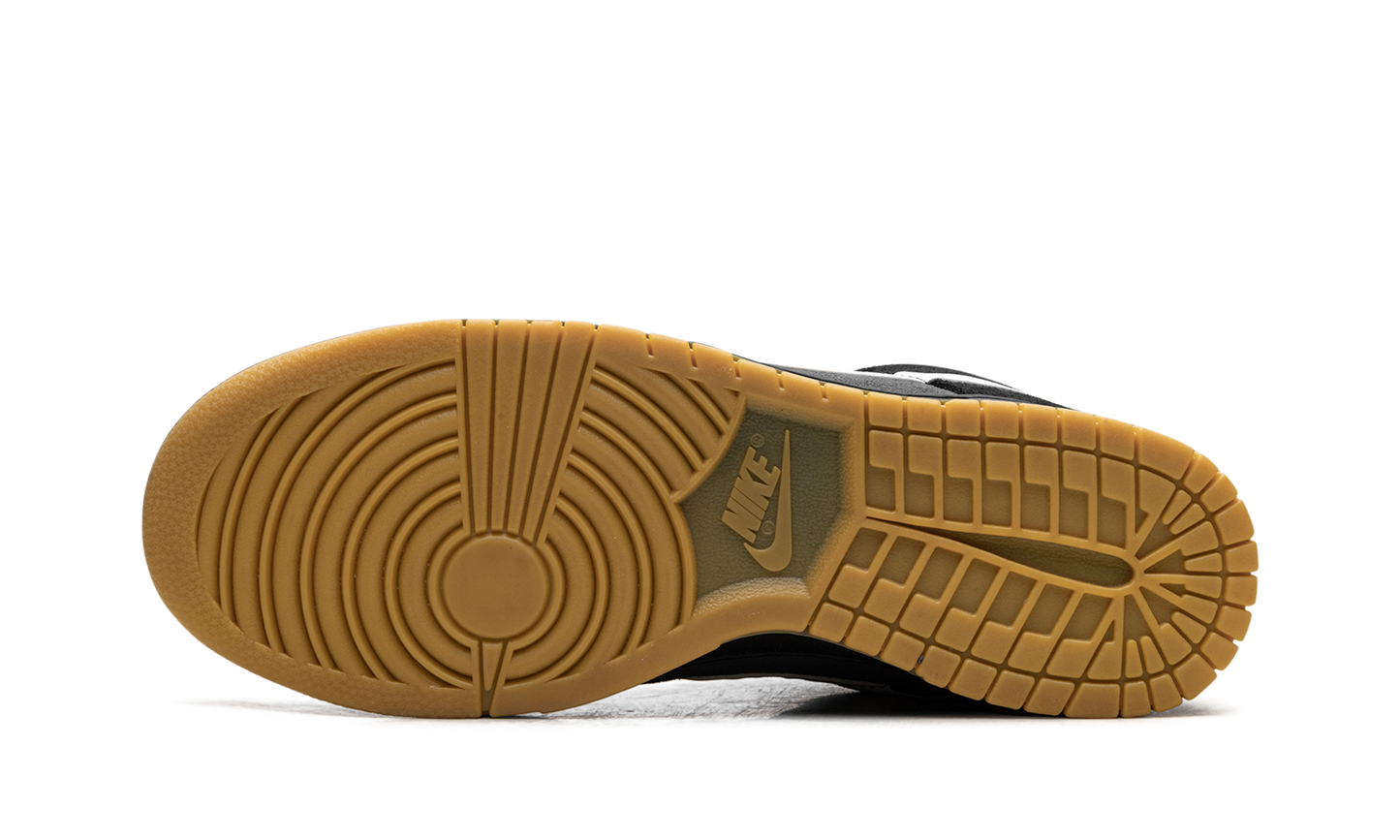 Dunk Low SE "Black Grey Gum"