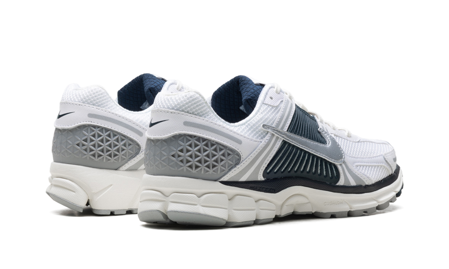 Air Zoom Vomero 5 WMNS "White Armory Navy"