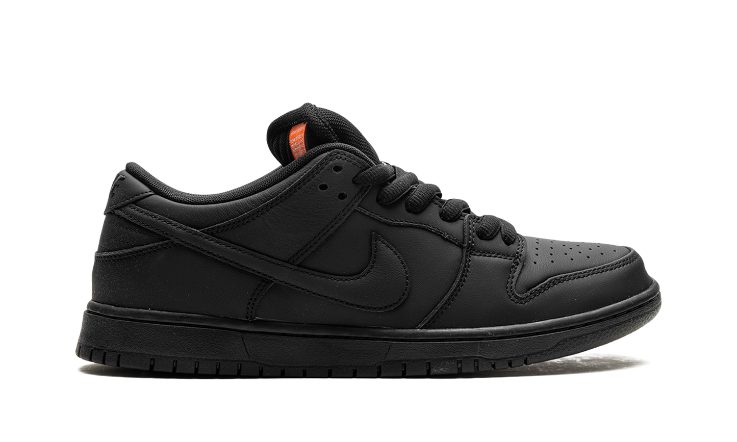 SB Dunk "Triple Black"