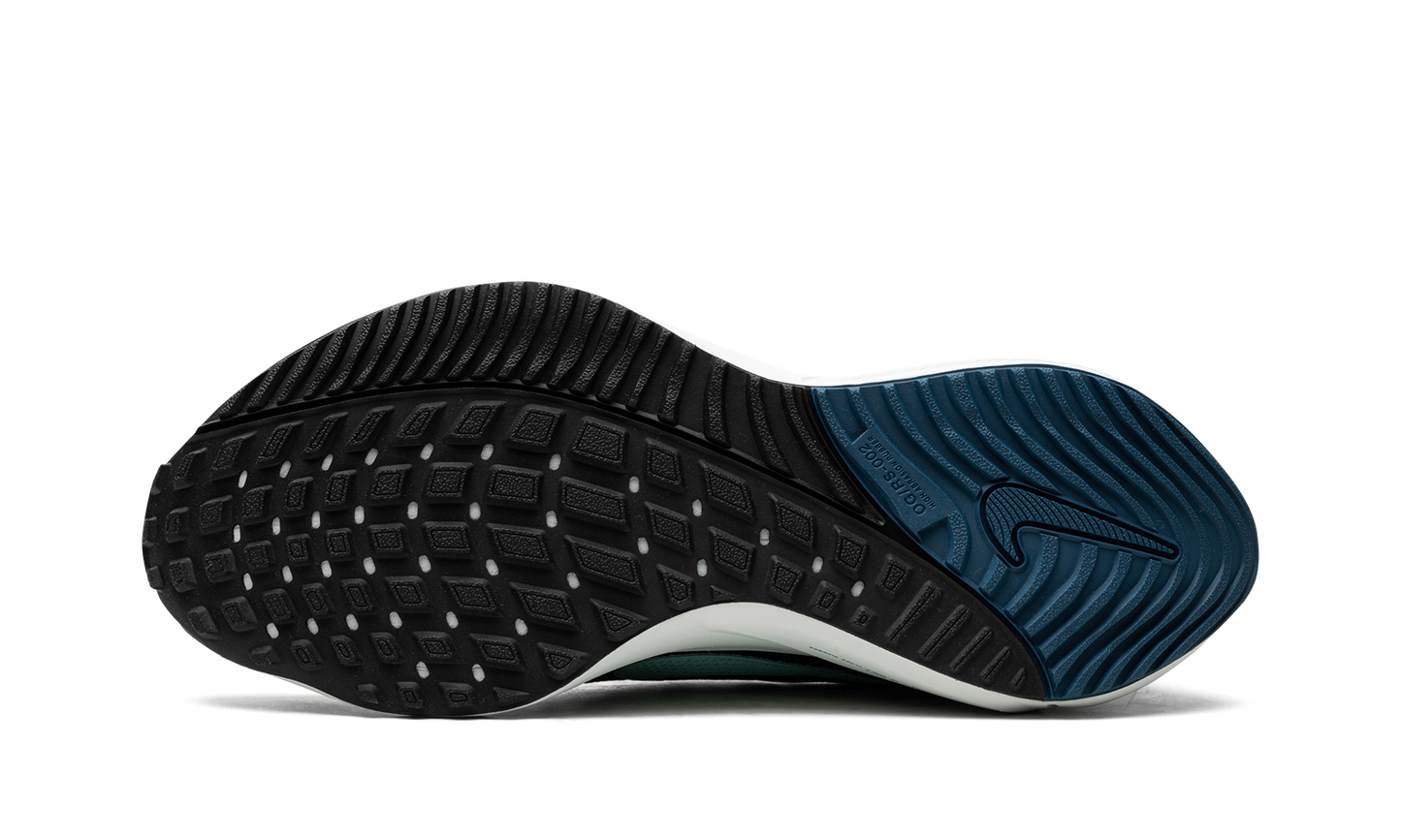 AIR ZOOM VOMERO 16 WMNS "BLACK AURORA"