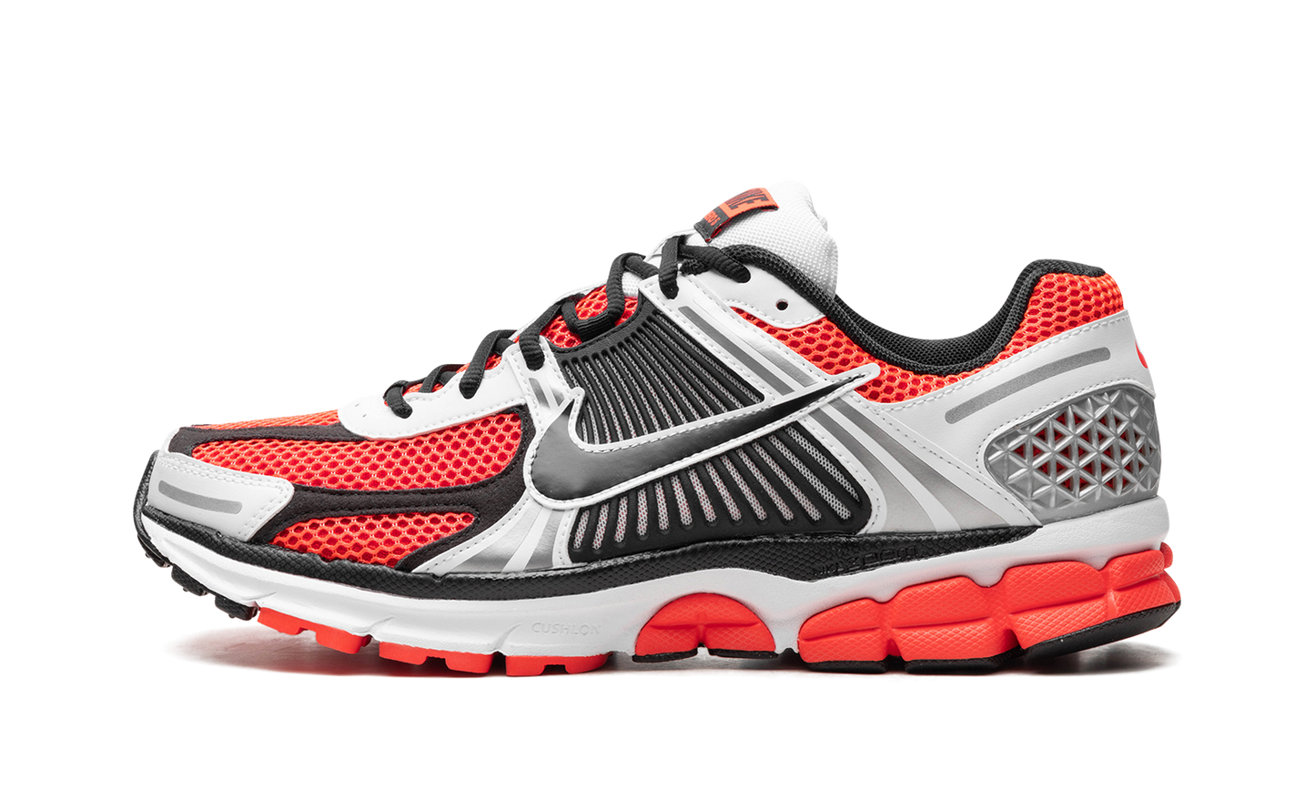 Zoom Vomero 5 SE "Bright Crimson"
