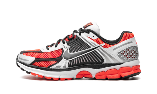 Zoom Vomero 5 SE "Bright Crimson"